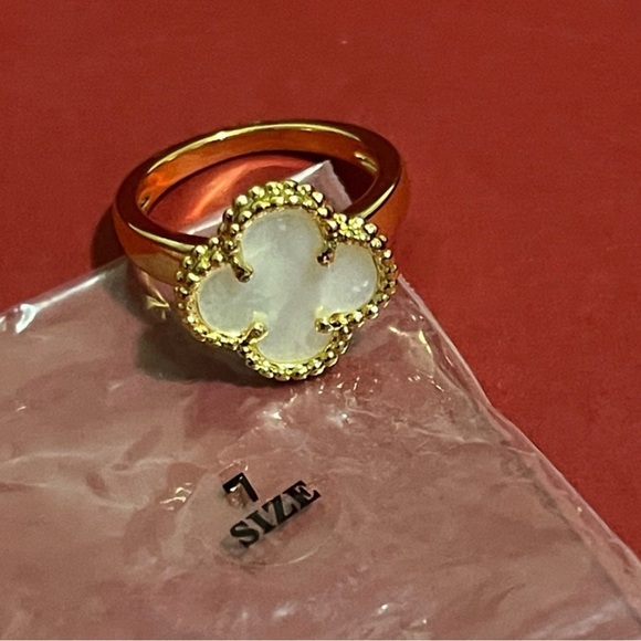 Elegant Clover Rings - Picture 6 of 6